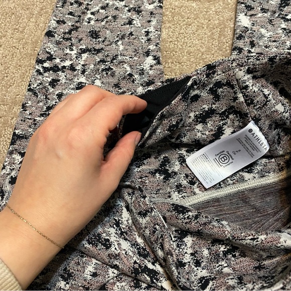 {Athleta} Patterned Cropped Athletic Yoga Leggings ~ Size Small - Picture 7 of 15